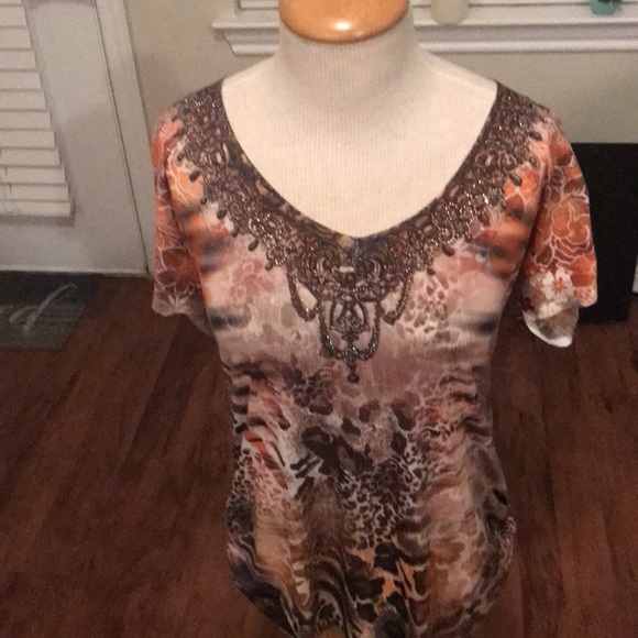 Really cute women’s pullover shirt, multi colored! - Picture 2 of 5